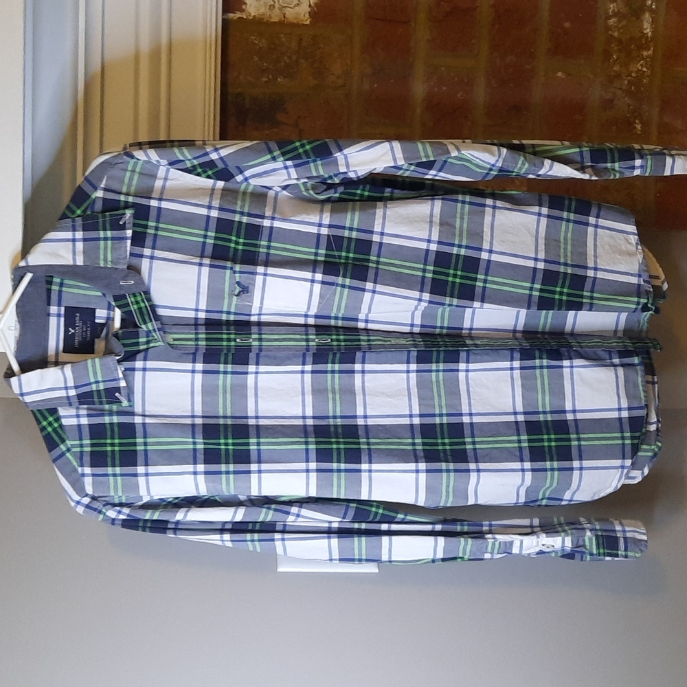 AE Classic Fit Button Down Men's Medium White, blue & green plaid